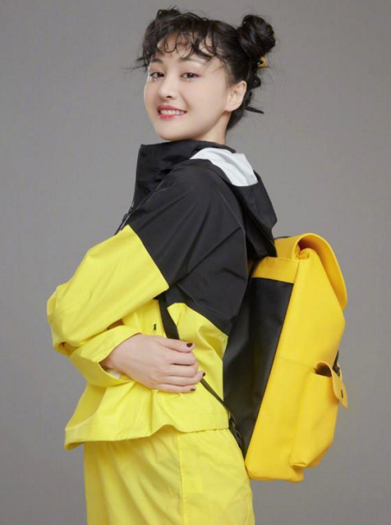 郑爽新造型曝光：整体感觉可爱又呆萌，比之前