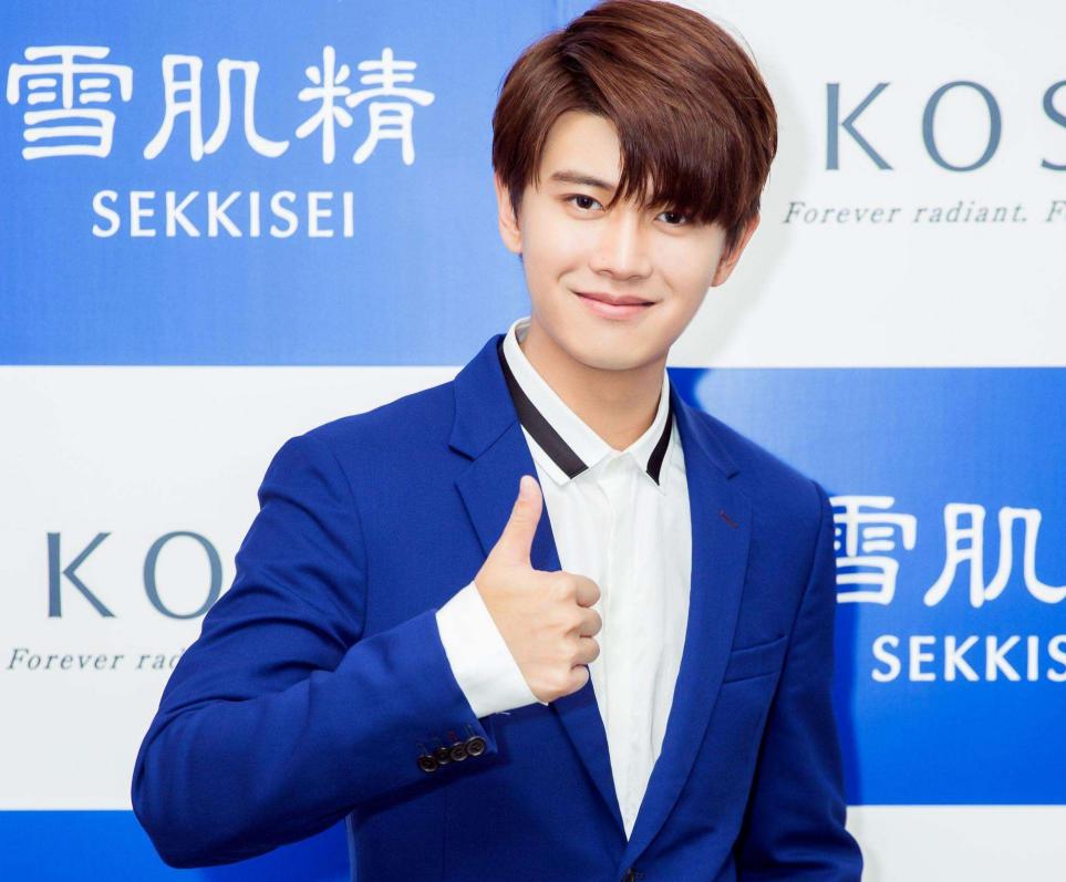 任嘉伦作客《向往的生活》，衣着朴素化身农夫