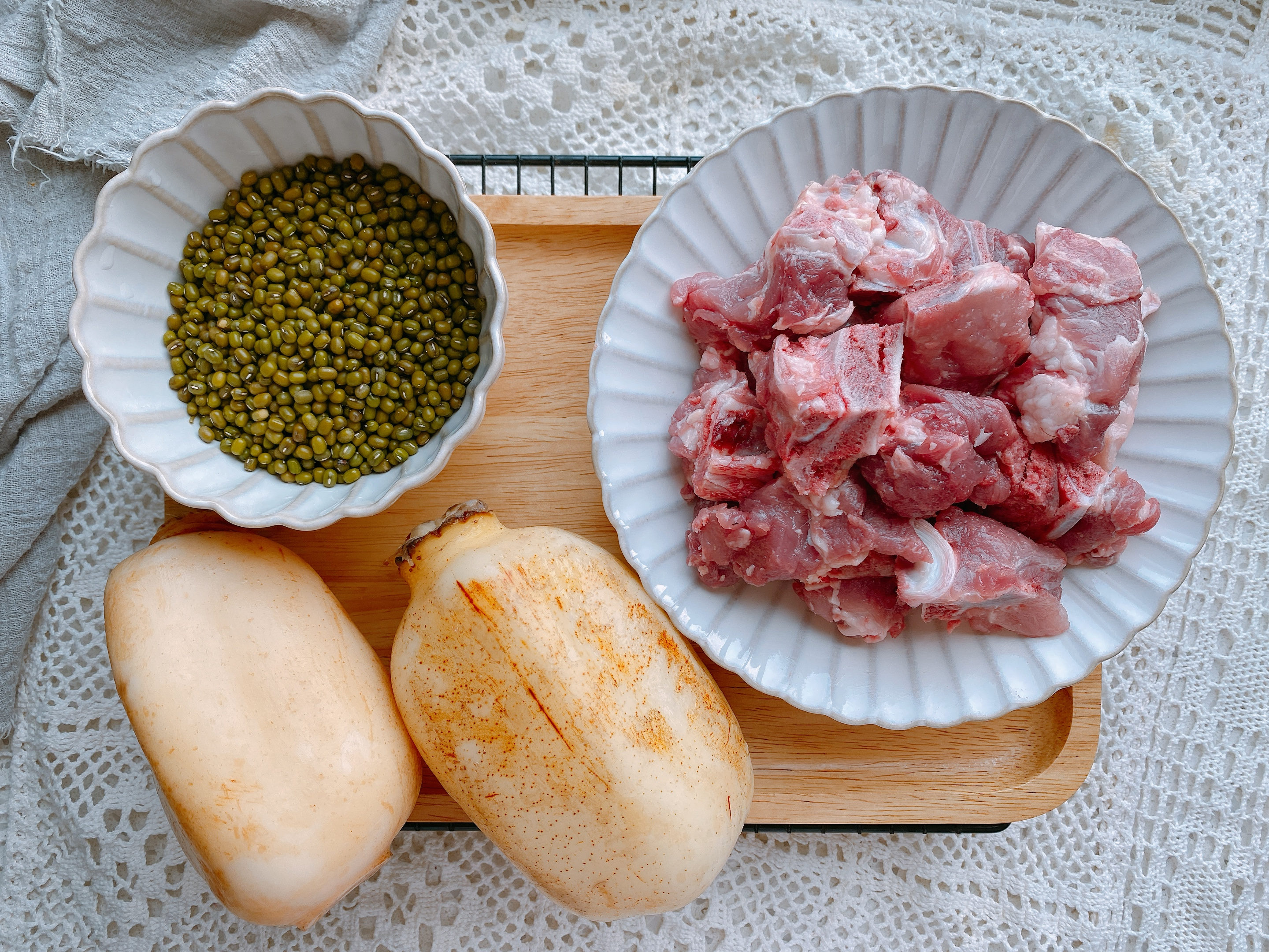 2节莲藕1把绿豆，炖出最适合秋天的汤，清热降火健脾补钙，超好喝