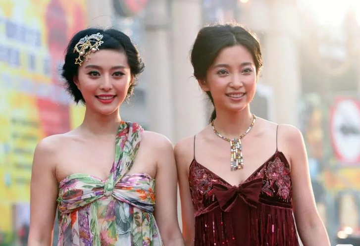 8对“抱团挣钱”的姐妹花，个个有钱，李冰冰姐