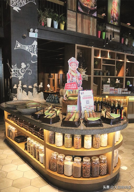 吃飯皇帝大｜以“五色五味”做火土家菜，300平米門店日售12萬元