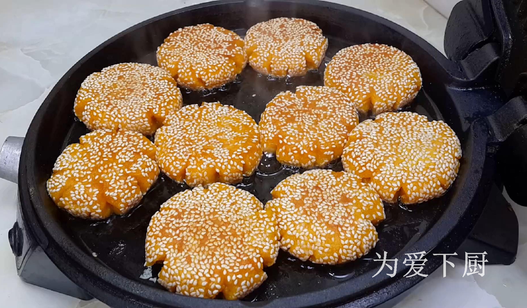 烙南瓜餅時，記住不要直接烙餅，大廚教你兩招，個個軟糯又香甜