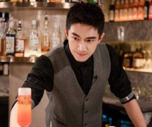 在影视圈赚钱还不够？不少明星开始做这事，你有没有去消费过？