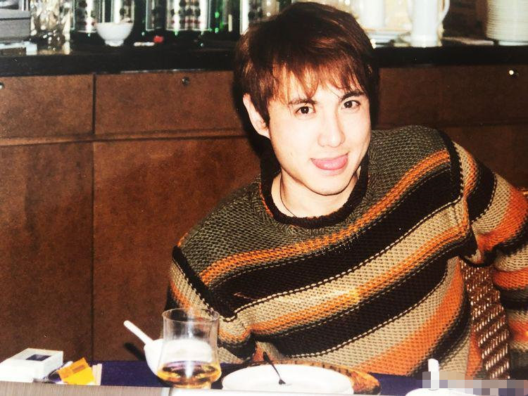 沈腾老婆胖出美丽境界，面对镜头大方自信，解