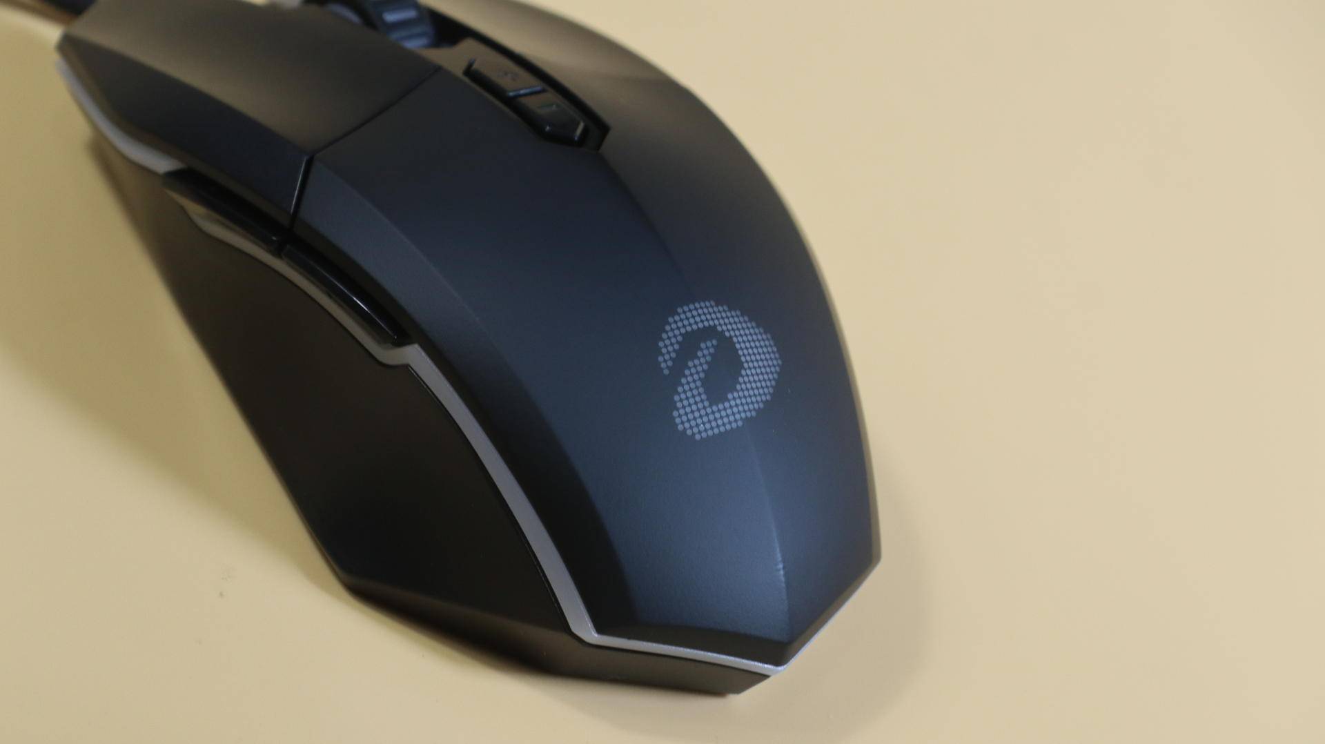 手感好，还很轻。体验达尔优牧马人EM910轻量化鼠标