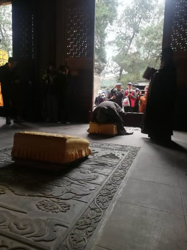 蔡志忠“落发”少林寺，法名“延一”