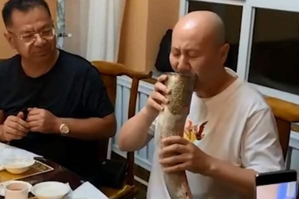 腾格尔：因喝酒耽误的前半生，40岁仍无房无车，