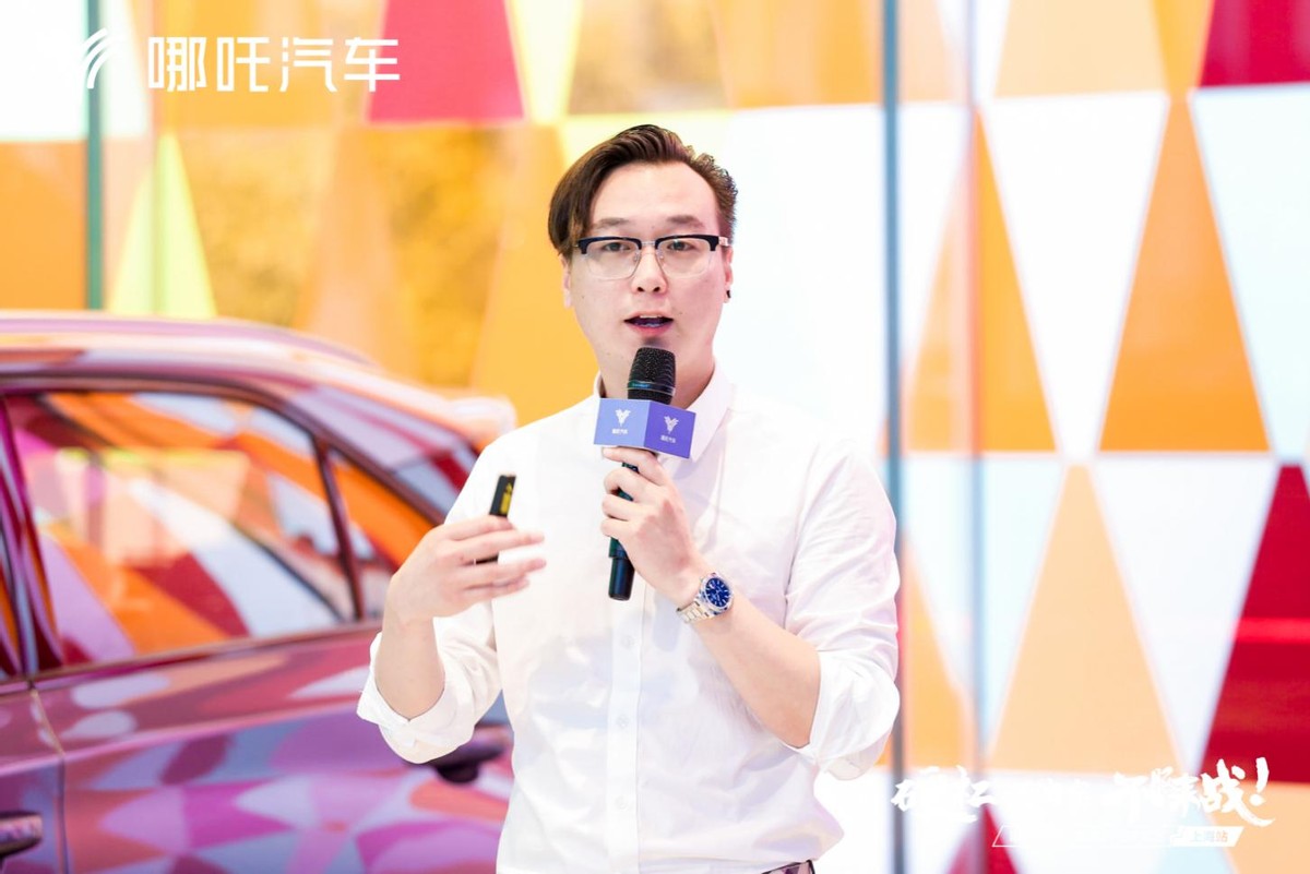 对话玻璃工艺，探索智能科技，哪吒U Pro上海区域正式上市