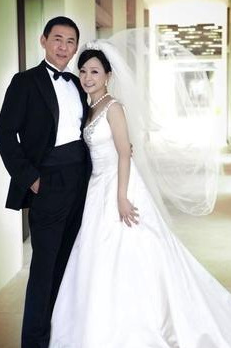 日本富豪痴恋中国已婚女神30年，55岁终实现愿望，抱得美人归