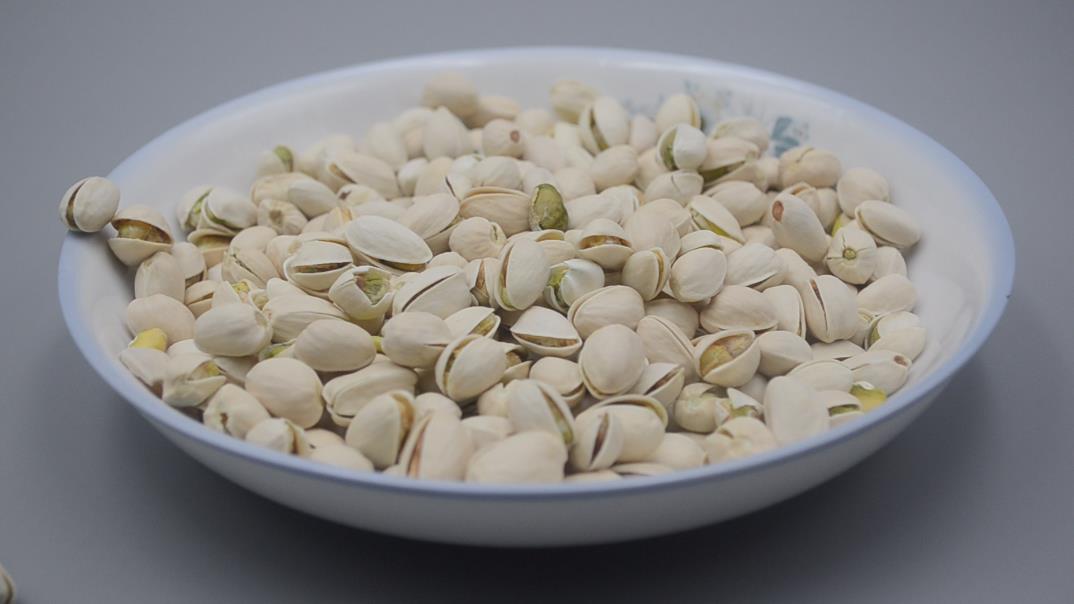 選購開心果時，“黃殼”和“白殼”哪種好？ 才知道區別這麼大