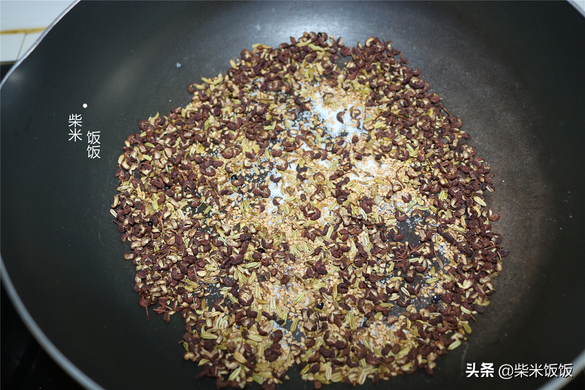 自製椒鹽粉，有這4種食材就夠了，香噴噴無添加，放心吃
