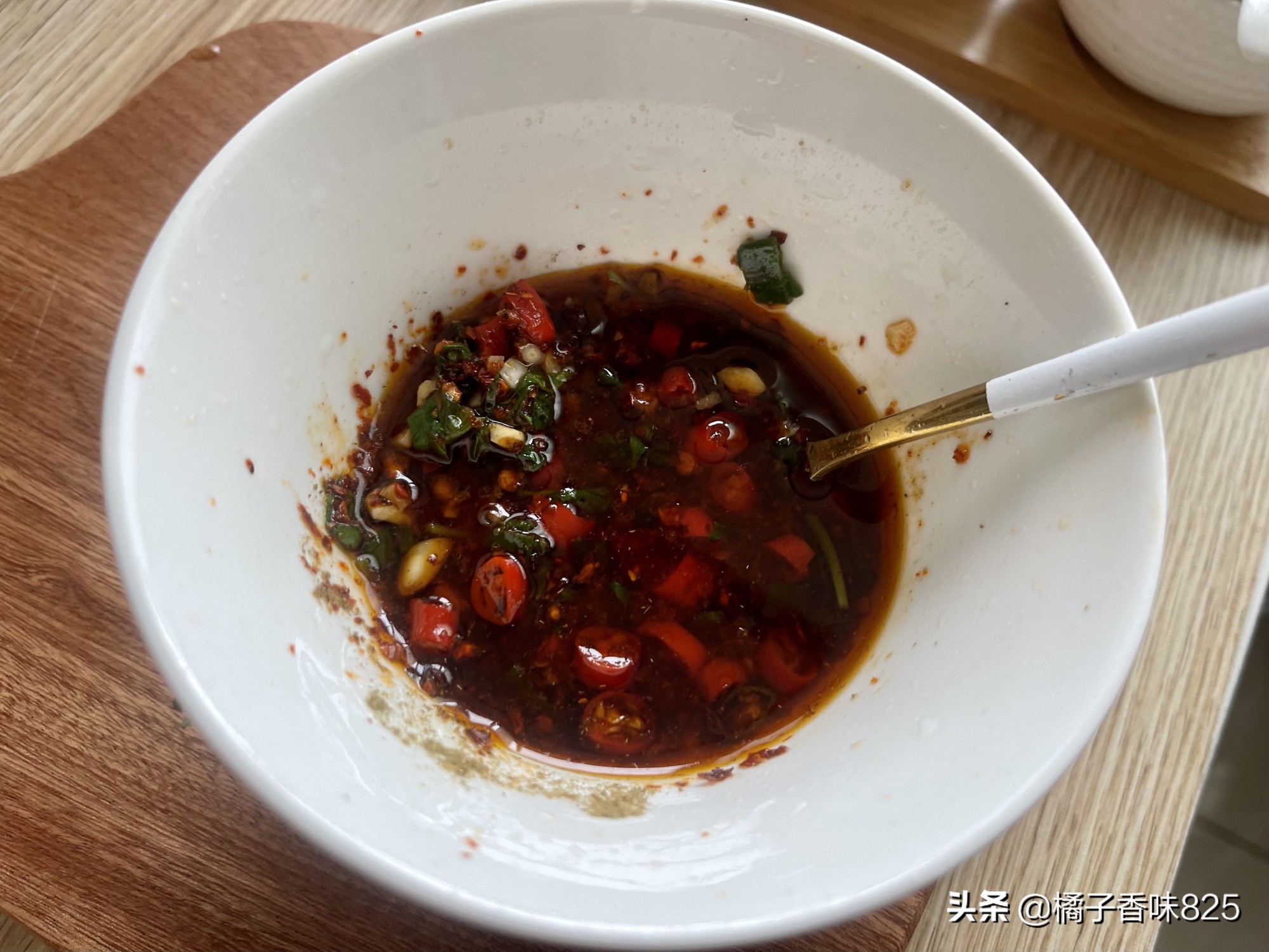 麻婆豆腐靠边站，豆腐新做法，外皮酥脆里面软嫩，蘸上料汁巨好吃