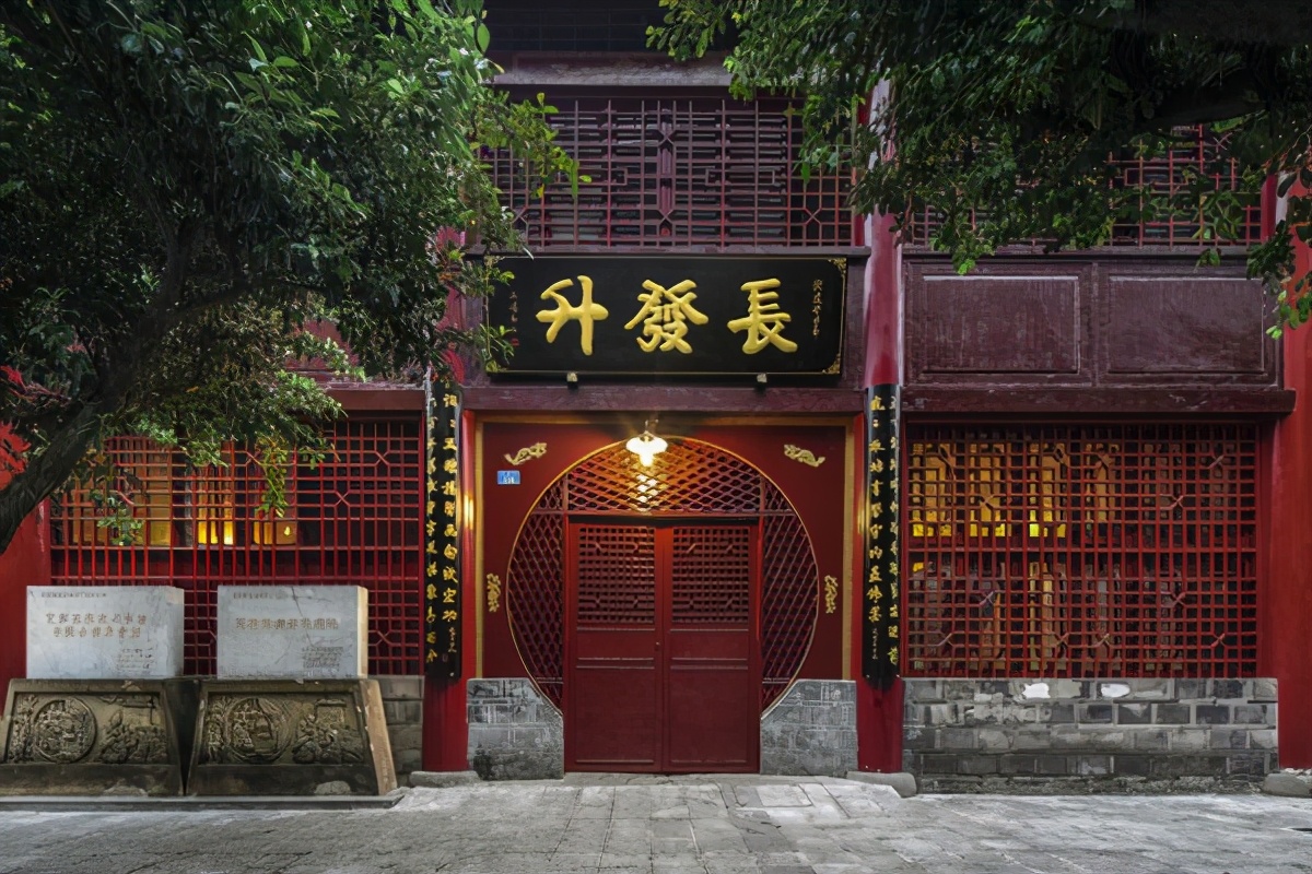 传统与创新和谐共存 独一无二的五粮液古窖池群