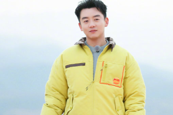 《奔跑吧9》发布官宣海报，baby站位引发争议，偏