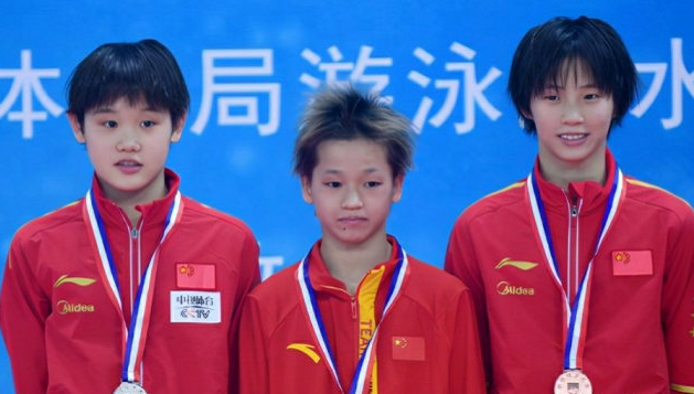 曝全红婵回母校！与家人在市区中秋节团圆，家乡变化太大了