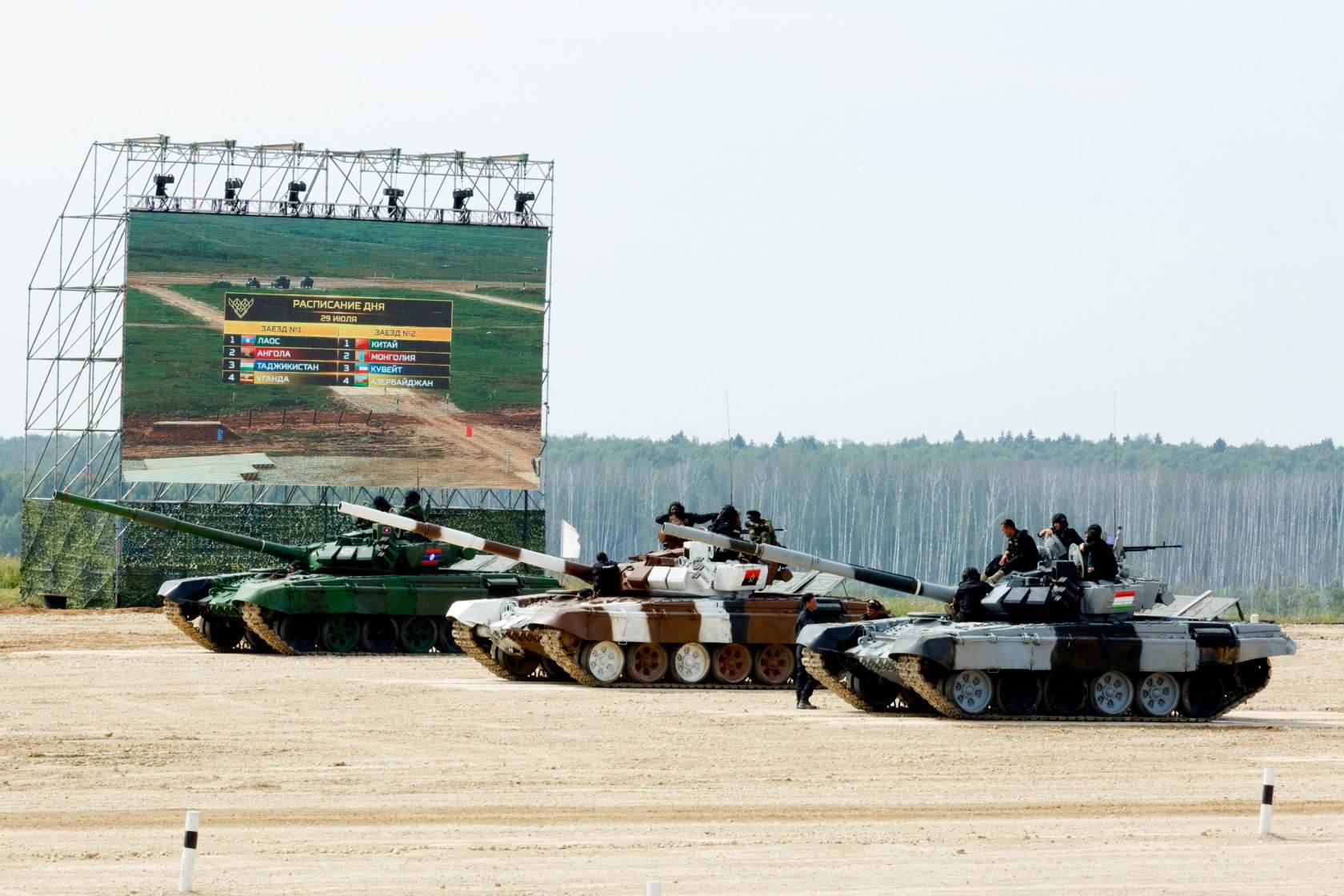 中国坦克完美表现斩获第二，俄罗斯四发炮弹脱靶，却获得冠军
