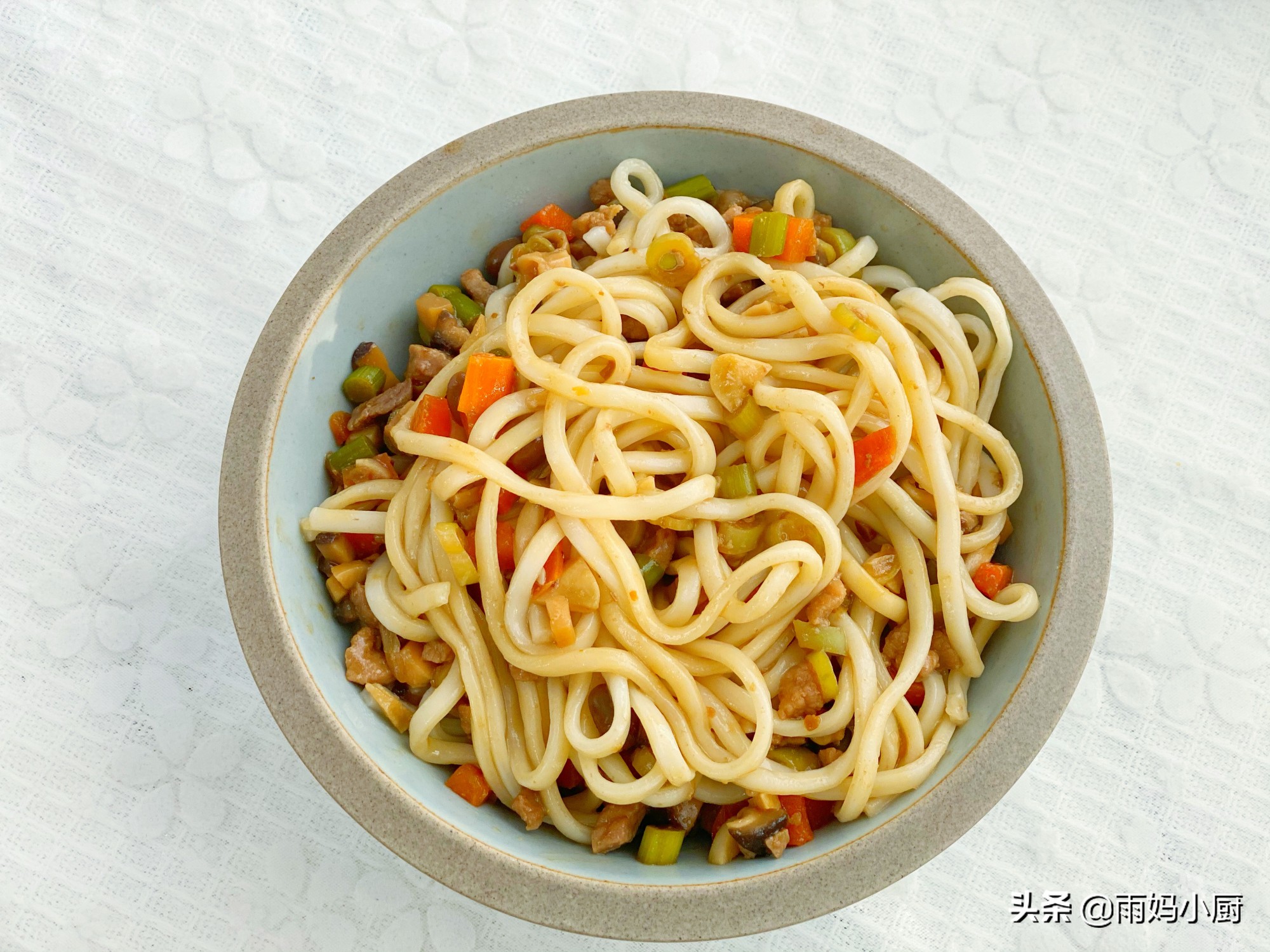 打滷麵怎麼做才好吃？ 分享一道打鹵的家常做法，醬香濃郁吃不膩