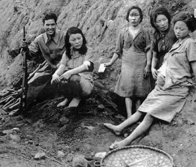 慰安妇眼中的日军兽性行为，为了方便凌辱，大