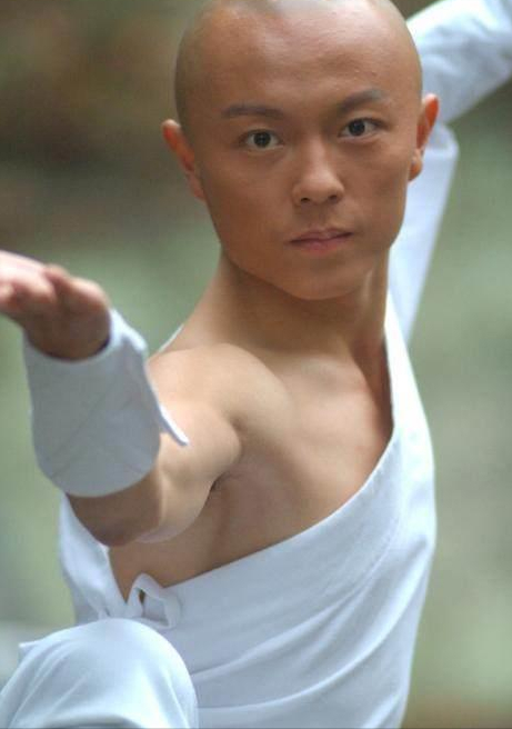 “李連杰接班人”謝苗：37歲糊成這樣子，真不能全怪周潤發(fā)