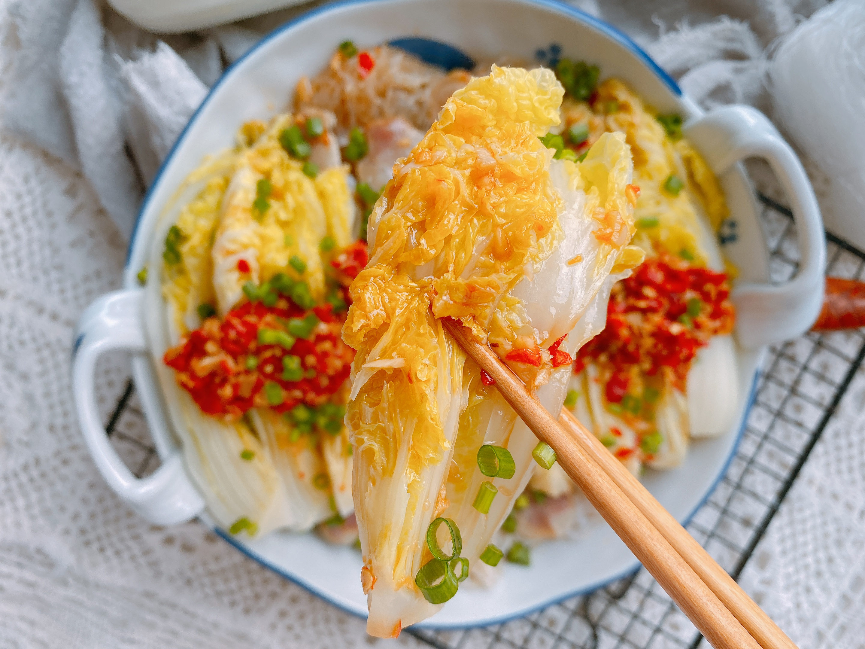 蒜蓉粉丝娃娃菜的家常做法，口感鲜甜，好吃不长胖，10分钟就上桌