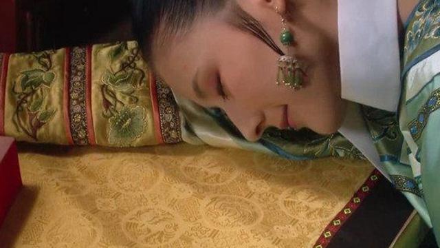 难怪叶澜依死后，甄嬛一点表示都没有，你看她选在啥日子自尽？