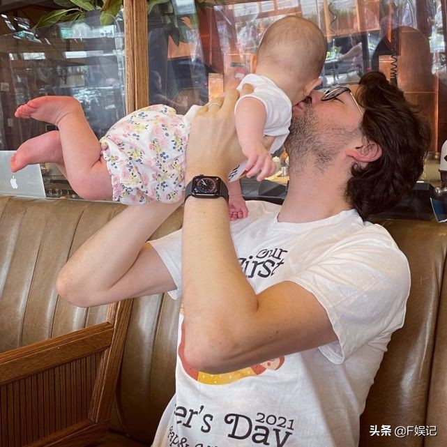 陈法拉晒老公抱爱女亲吻的温馨合照 深情表白首过父亲节的老公