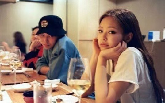 恋情|权志龙Jennie恋情疑曝光！曾暗戳戳相互表白 恋爱的蛛丝马迹被一一扒出