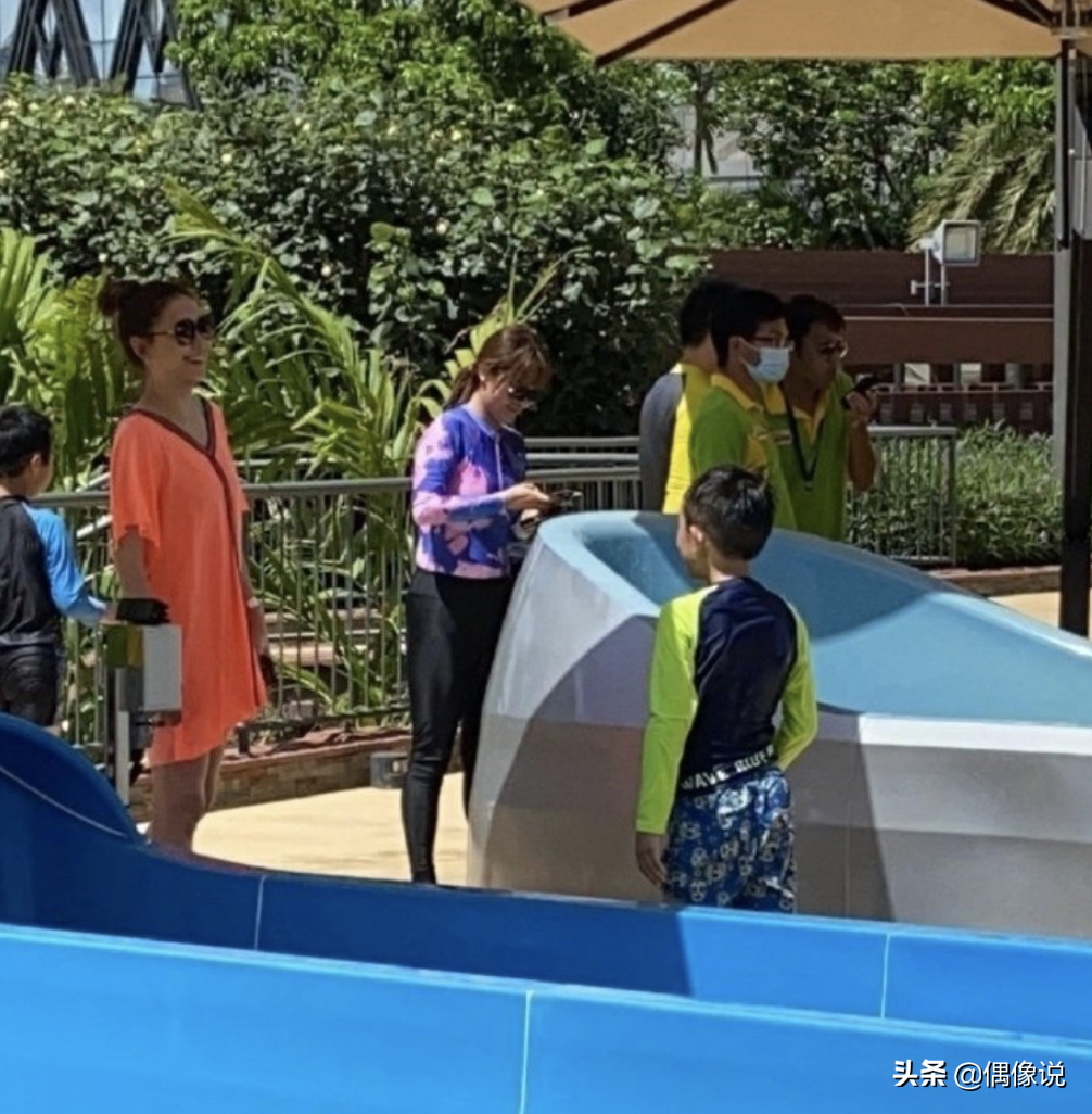 8岁jasper出镜《披荆斩棘》为陈小春庆生，用词贴心，一碗水端平