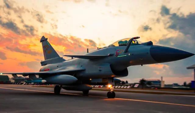 �ҹ��վ������վ�֮��Ĳ�྿�����ж�󣿱���������