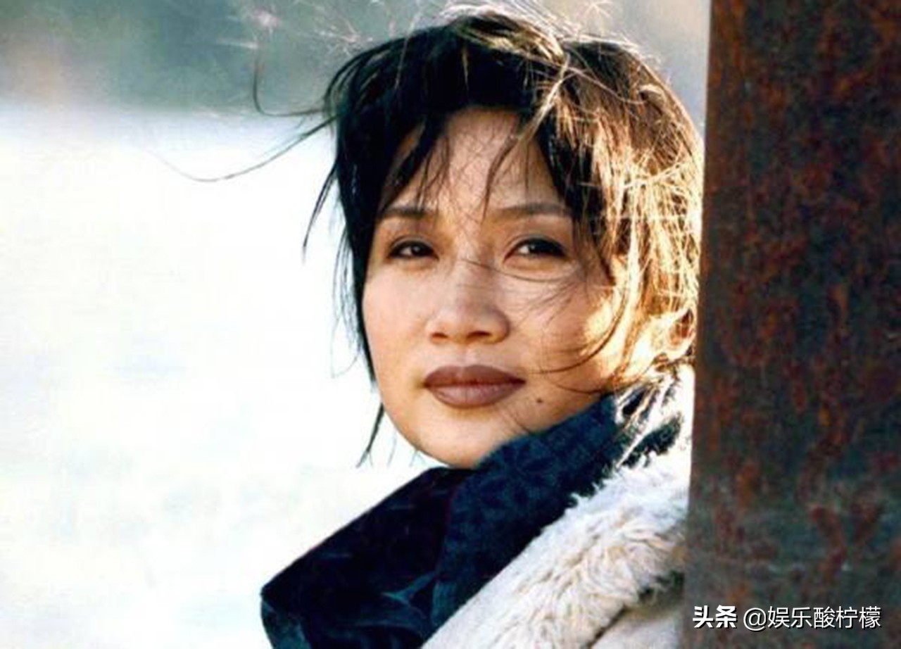 从万人恨姐姐，到惹人疼囧妈，40岁才成名的黄梅莹，征服了徐峥