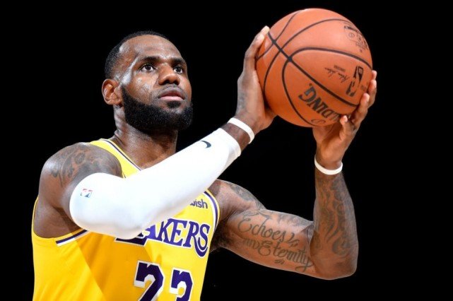在NBA季后赛完成压哨绝杀有多难？科比仅1次，榜