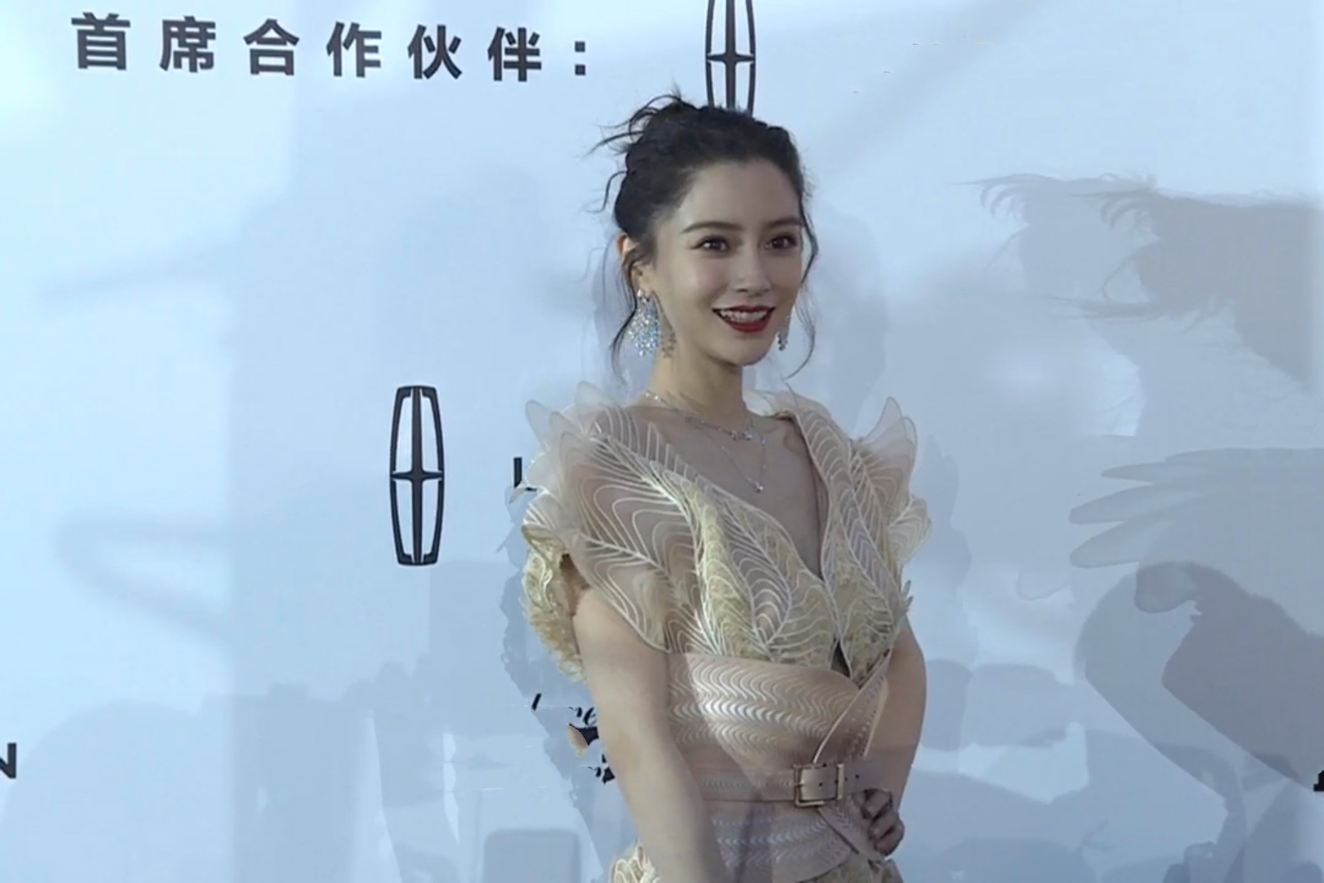 風(fēng)尚盛典顏值比美：baby勒出螞蟻腰，44歲曾黎像吃了防腐劑