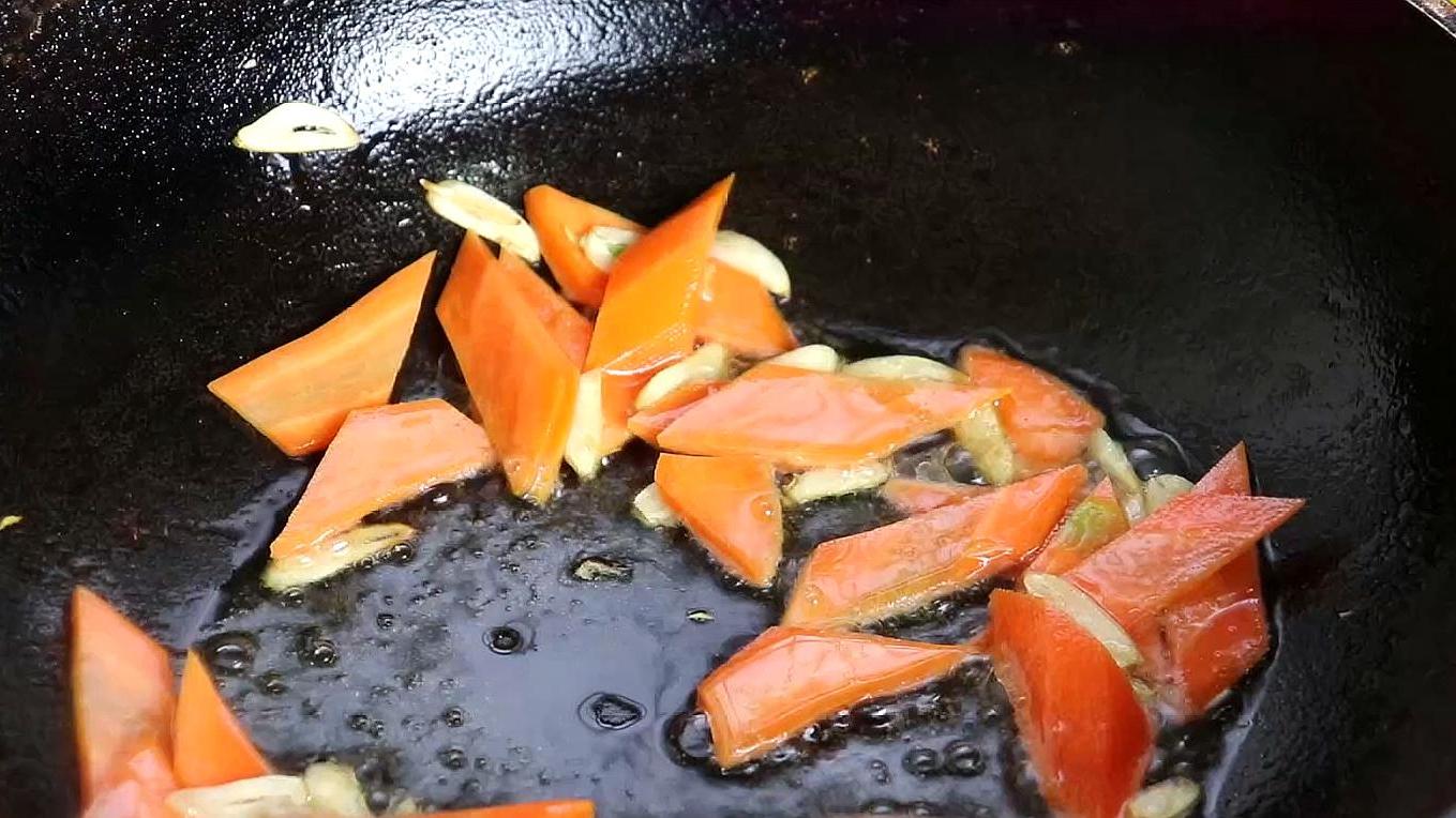 大廚教你油豆腐這樣做，簡單家常，開胃下飯，比吃肉還解饞