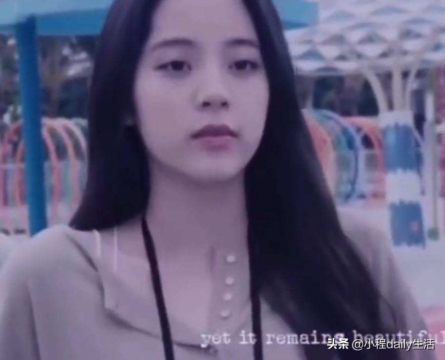 别人MV里男主给女主戴的都是戒指，但欧阳娜娜陈立农却与众不同