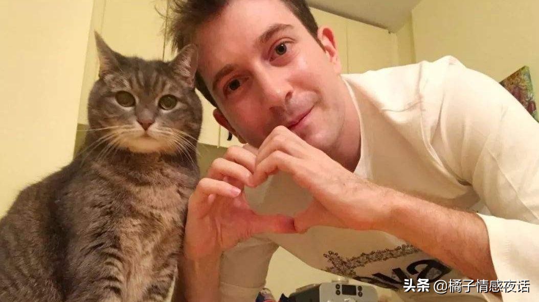 活该！这个靠营销“我爱中国”年入百万的外国网红，终于翻车了