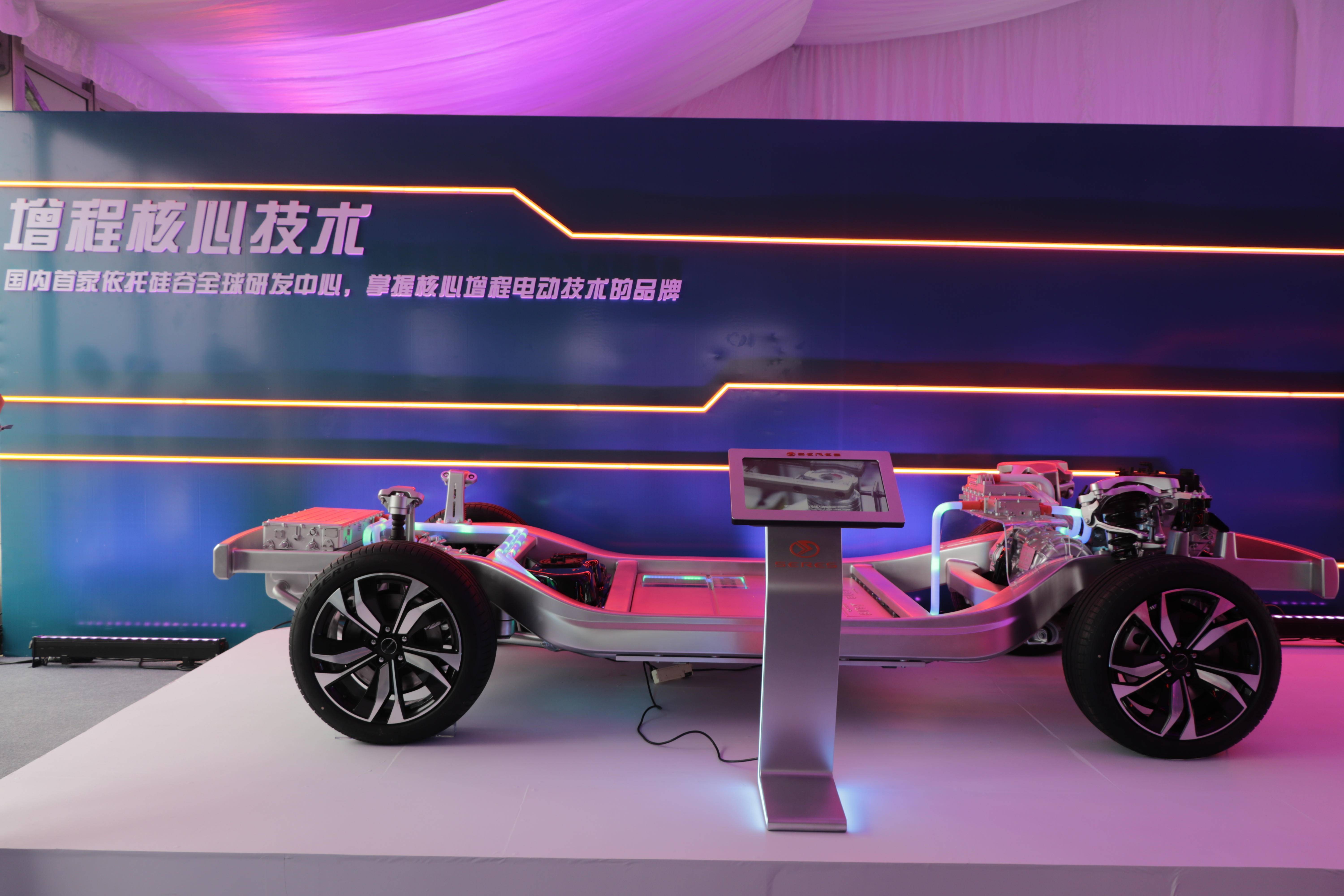 让性能车主欲哭无泪：这车700马力，才33万