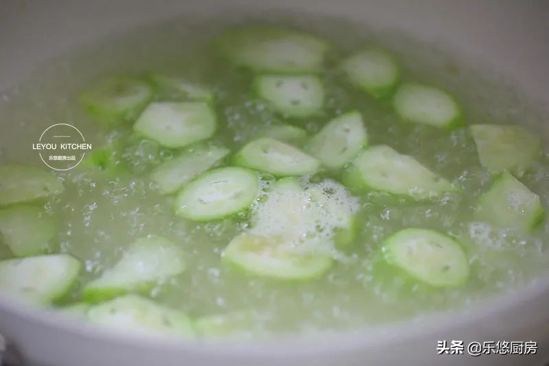 7月多喝这碗汤，鲜美又消暑，每次做都一点不剩