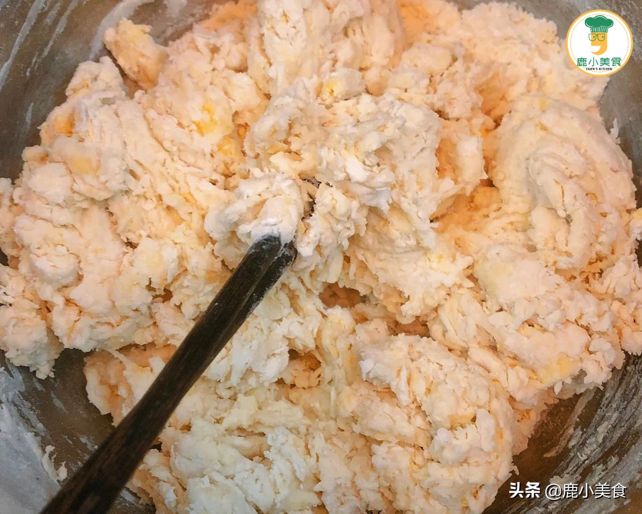 春節早餐怎能少了炸油條，牢記3個竅門，油條酥脆蓬鬆，美味滿足