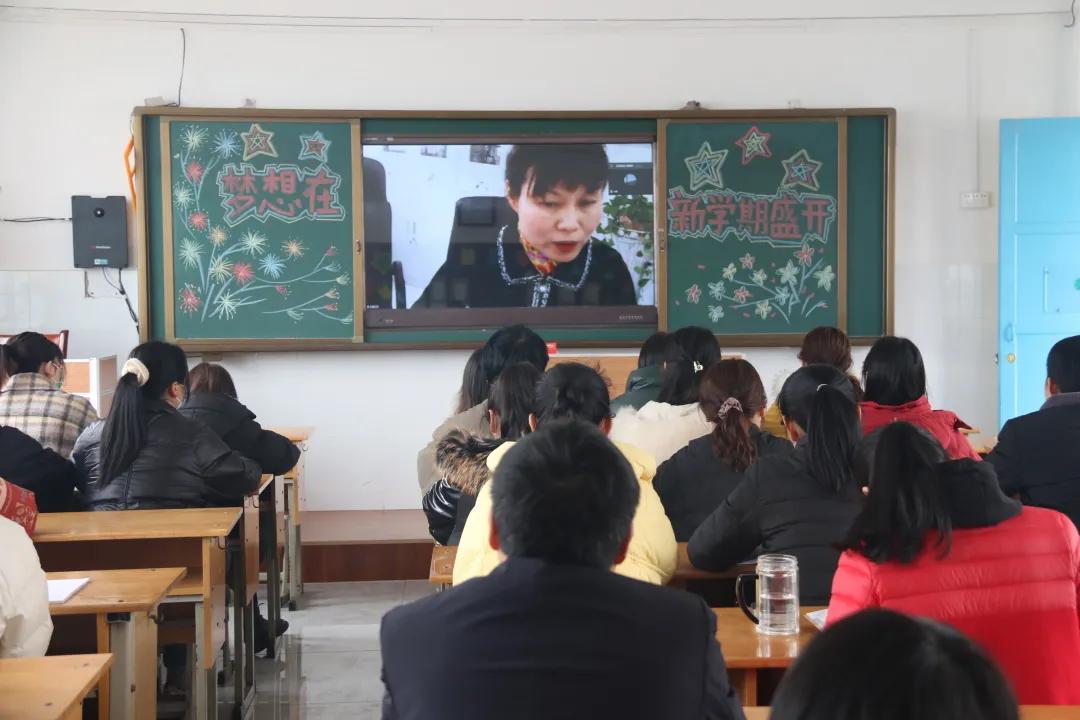 �����е�ʮ��СѧУ��ʦ����ר����ѵ