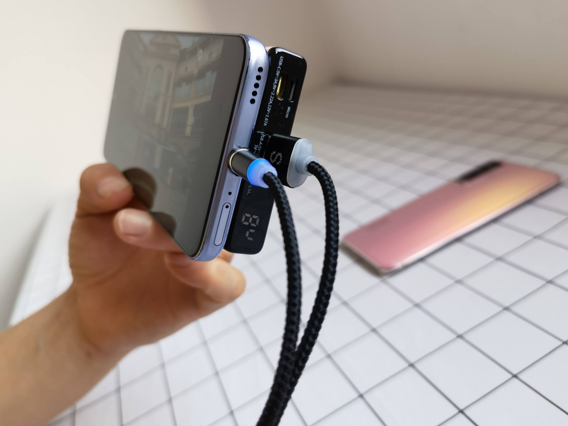 让移动充电更有仪式感，aigo A10S炫彩双向快充移动电源上手体验