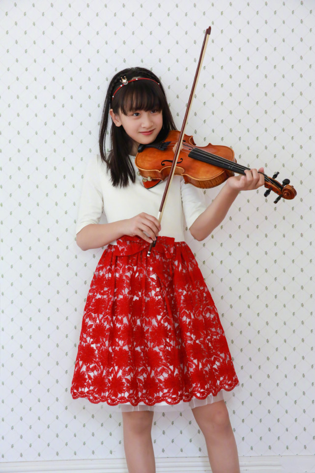 田亮夫婦為女兒慶生，一家四口幸福同框，13歲森碟身高直追爸媽