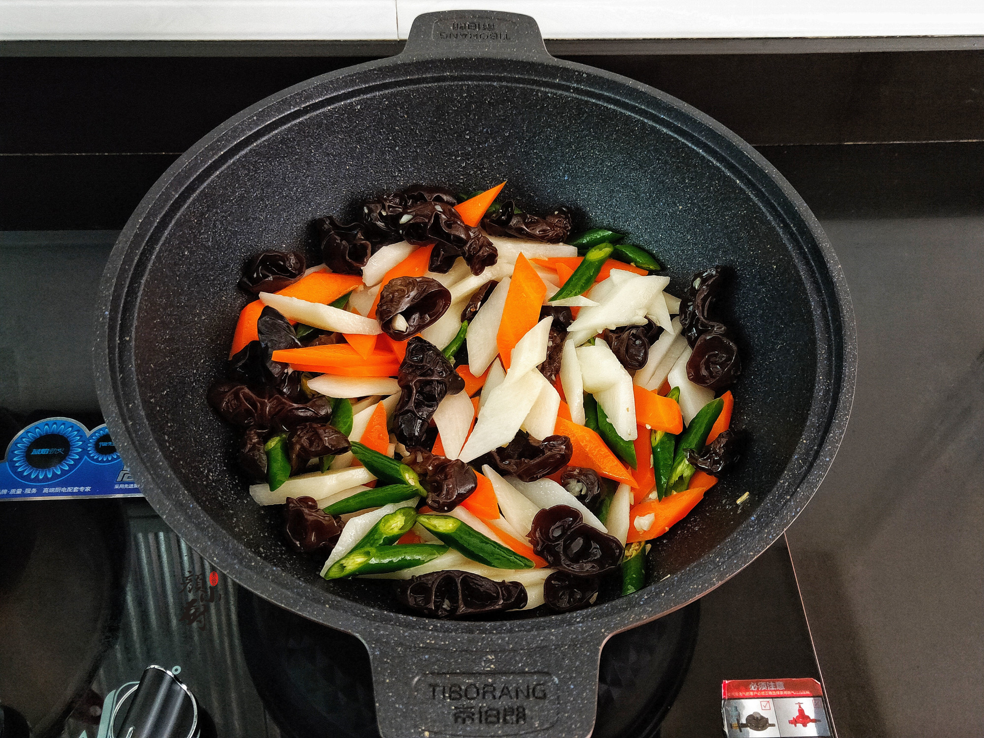 Fungus and it are a natural match. Make more for your family. Simply stir-fry, it’s more nutritious than meat.