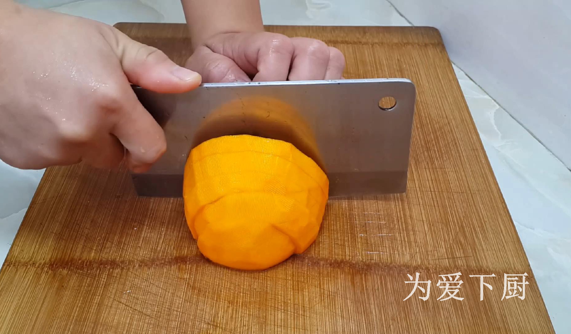 面粉别炸油条了，加半个南瓜，个个金黄鼓大泡，比面包蛋糕还香