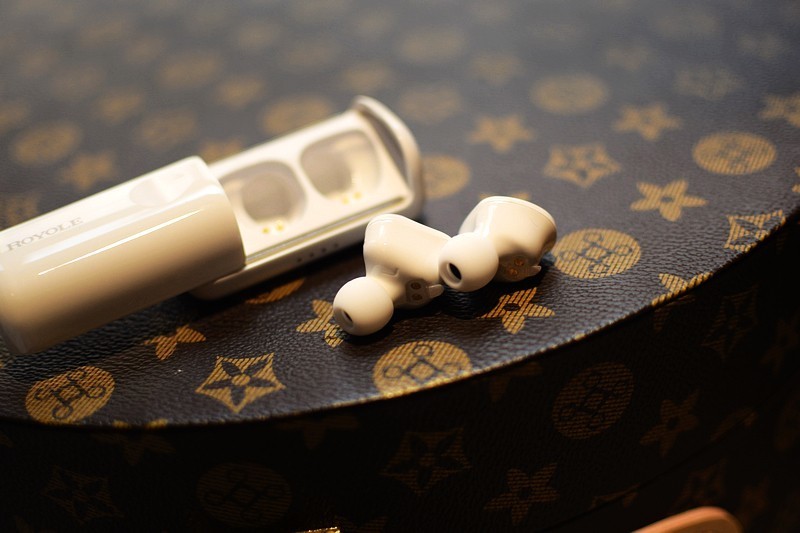 小巧便携 高颜值 柔宇RoPods真无线蓝牙耳机