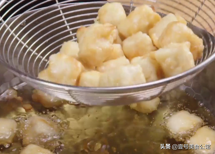 在家教你做椒鹽脆皮豆腐，外脆里嫩，簡單營養，吃一次念念不忘