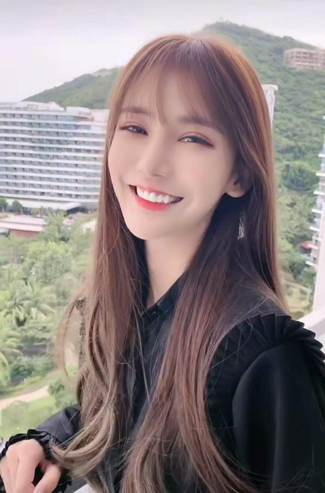 二驴夫妇惹怒李辰轩女友周周珍直播间互怂,最后向李辰轩道歉