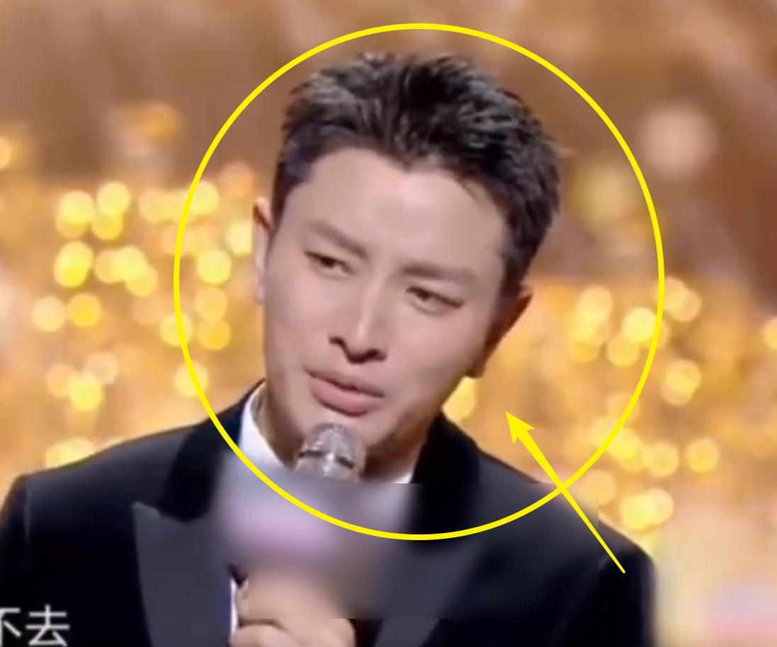 贾乃亮在盛典出尽风头后，李小璐在家给娃理发