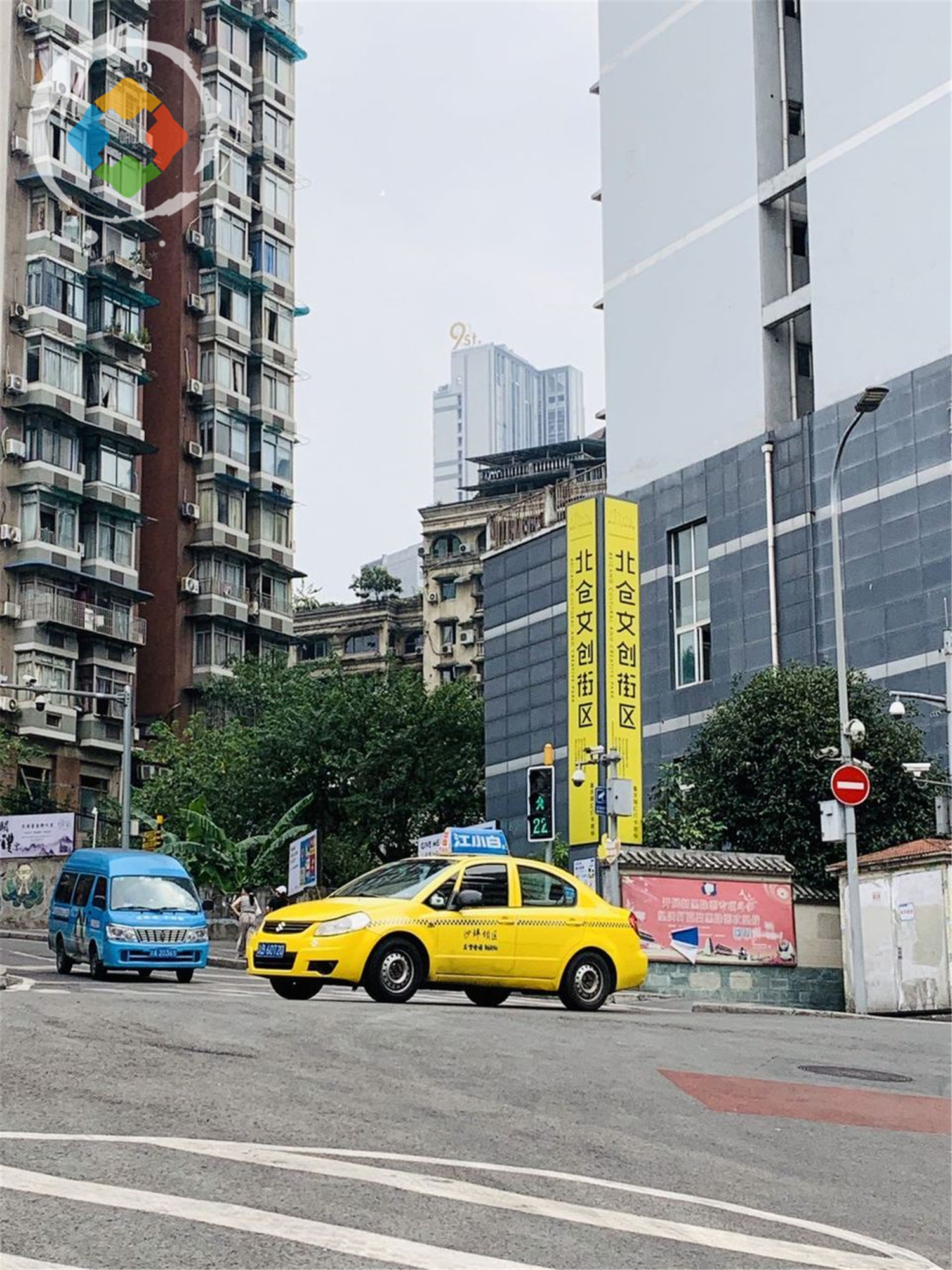重庆噱头十足的耗儿鱼火锅，在美国打广告，特色蘸料有5种食材