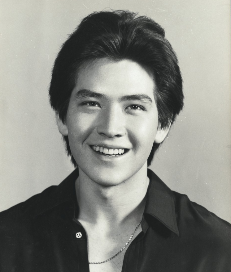 首个在春晚蹦迪的男明星，爆红后惨遭“封杀”？费翔的成名始末