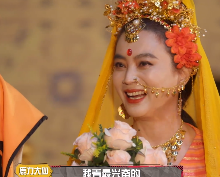 這才叫藝術家！62歲六小齡童再演孫悟空，下臺立刻檢驗妝容